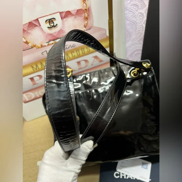 CHANEL Black CC Logo Patent Leather Chain Shoulder Tote Bag-4126843 - Picture 7 of 15